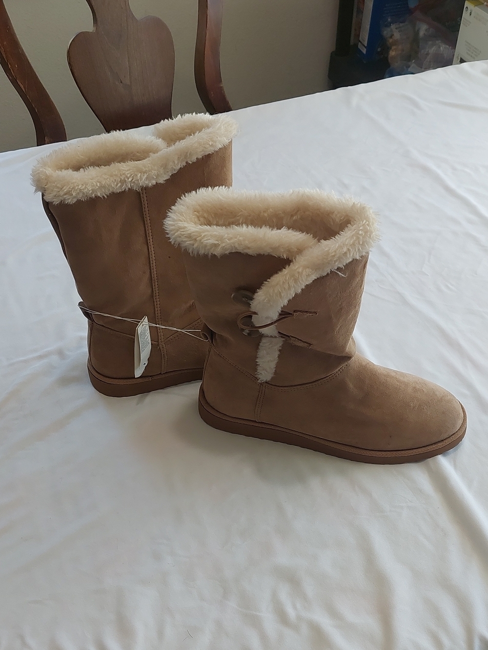 Old Navy New Women’s Tan Faux-Shearling Winter Boots - Cozy Style. Size 9